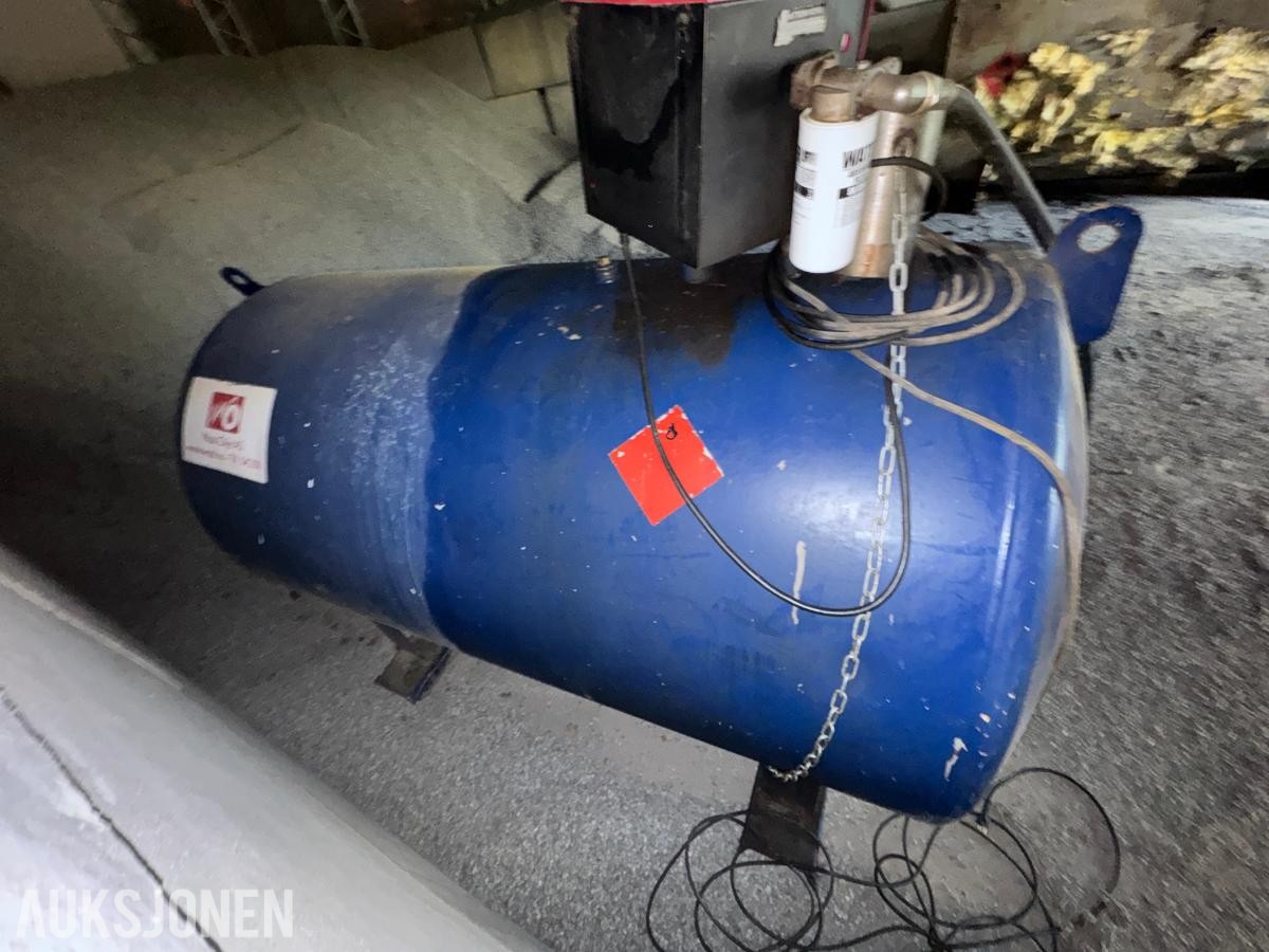 2008 Dieseltank 2750 liter med pumpe og telleverk 