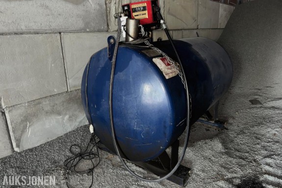 2008 Dieseltank 2750 liter med pumpe og telleverk