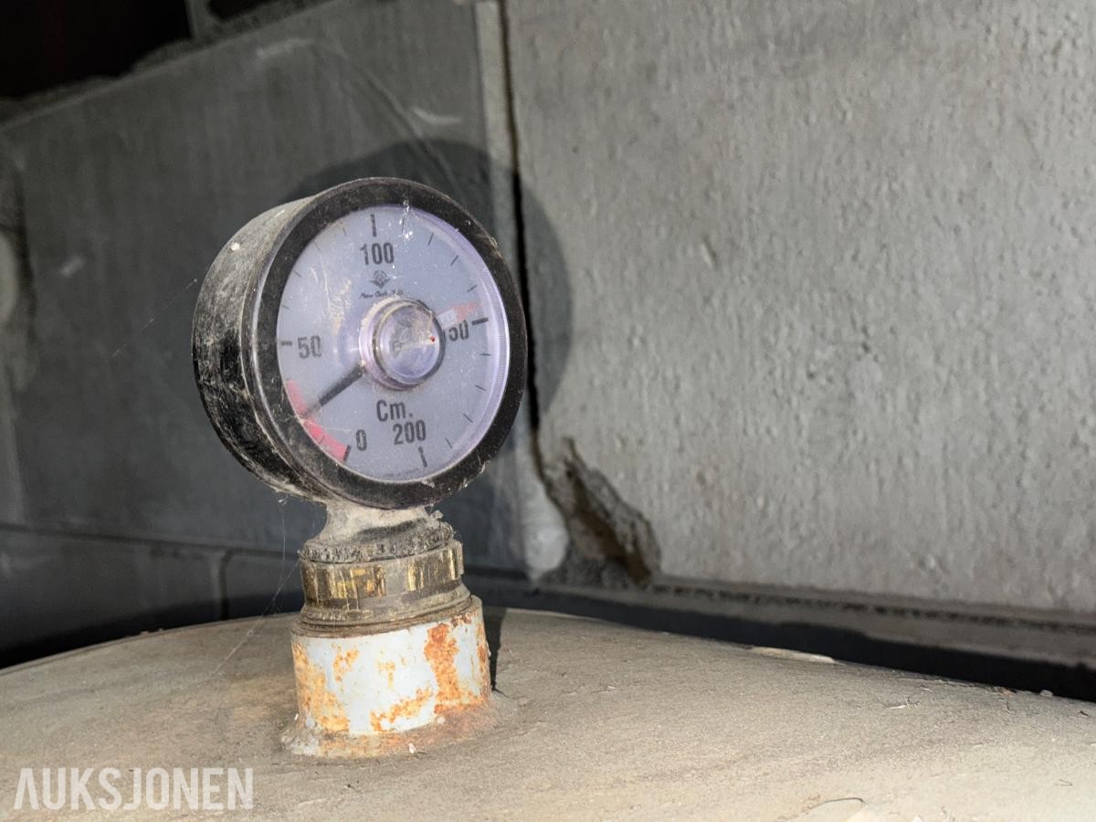 Dieseltank med pumpe og telleverk