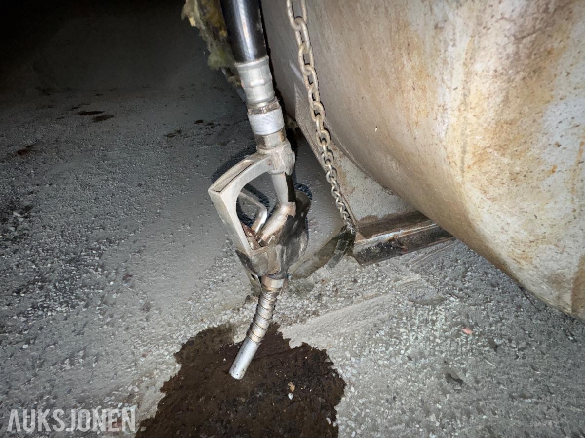 Dieseltank med pumpe og telleverk
