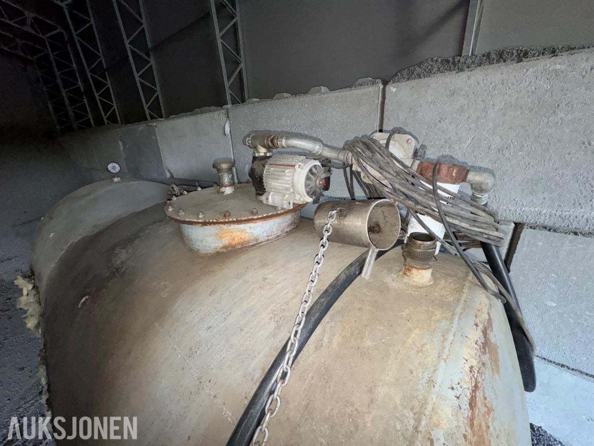 Dieseltank med pumpe og telleverk