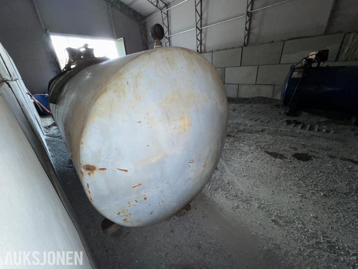 Dieseltank med pumpe og telleverk