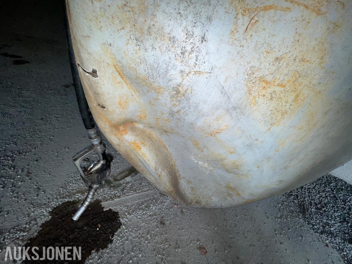Dieseltank med pumpe og telleverk