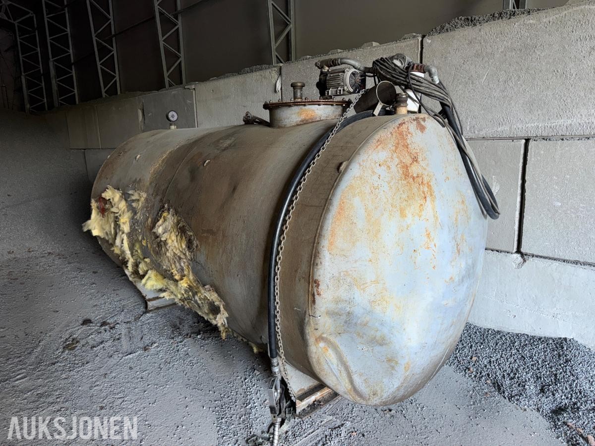 Dieseltank med pumpe og telleverk
