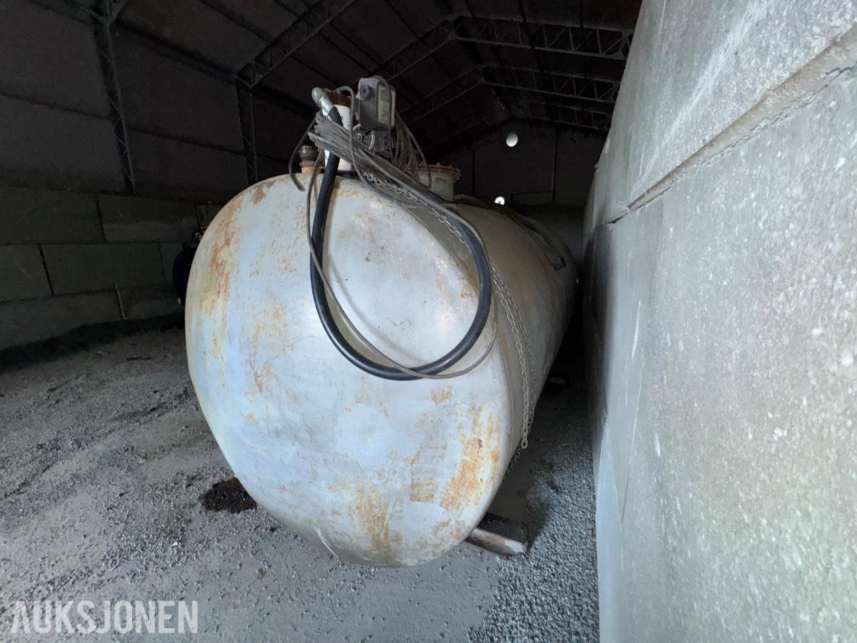 Dieseltank med pumpe og telleverk