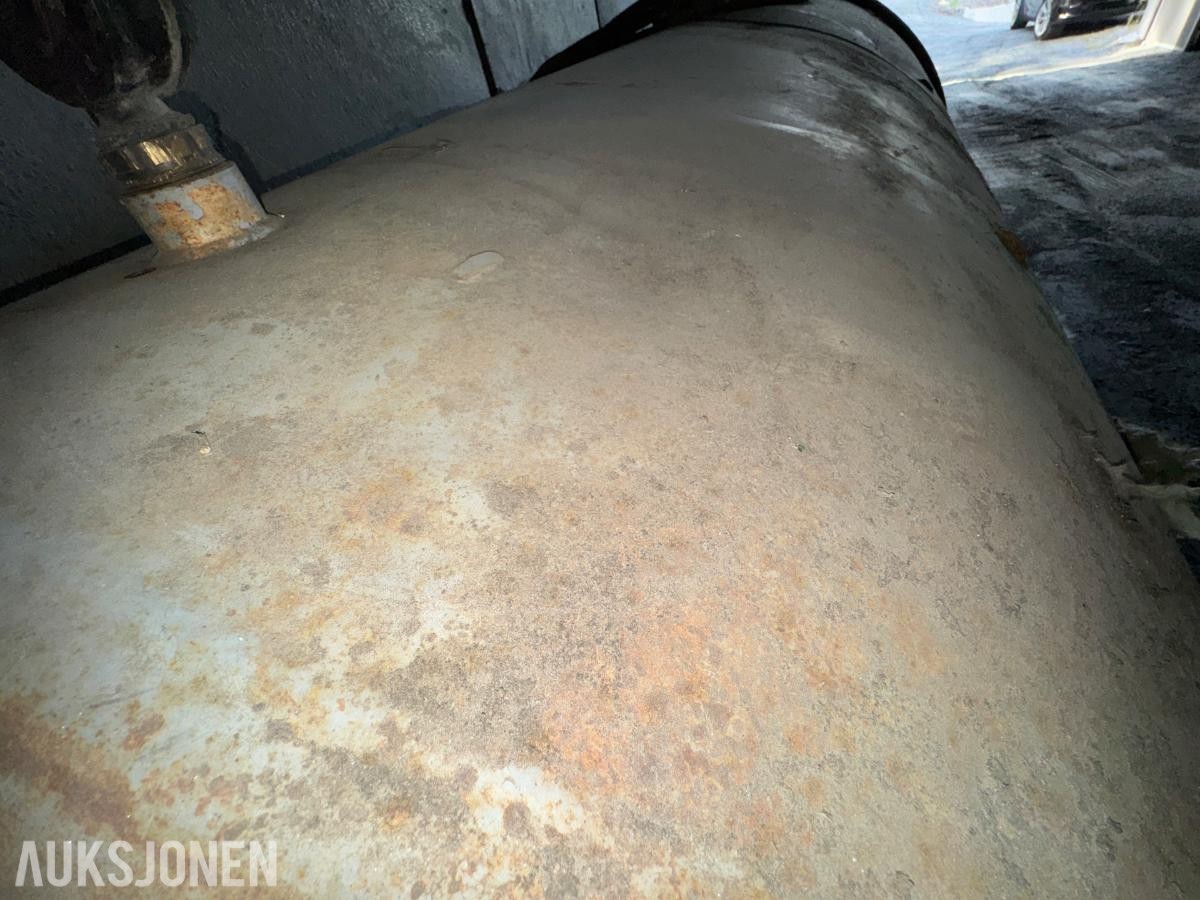 Dieseltank med pumpe og telleverk