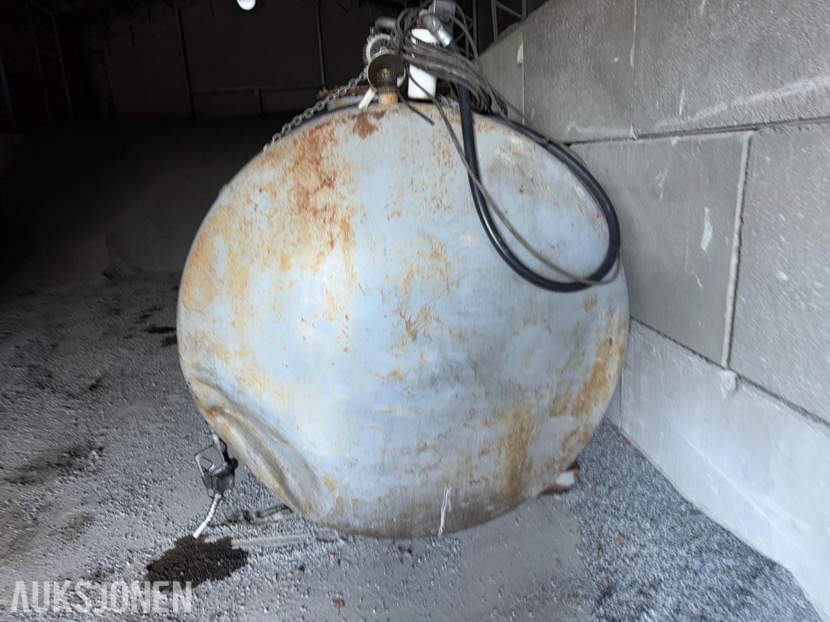 Dieseltank med pumpe og telleverk