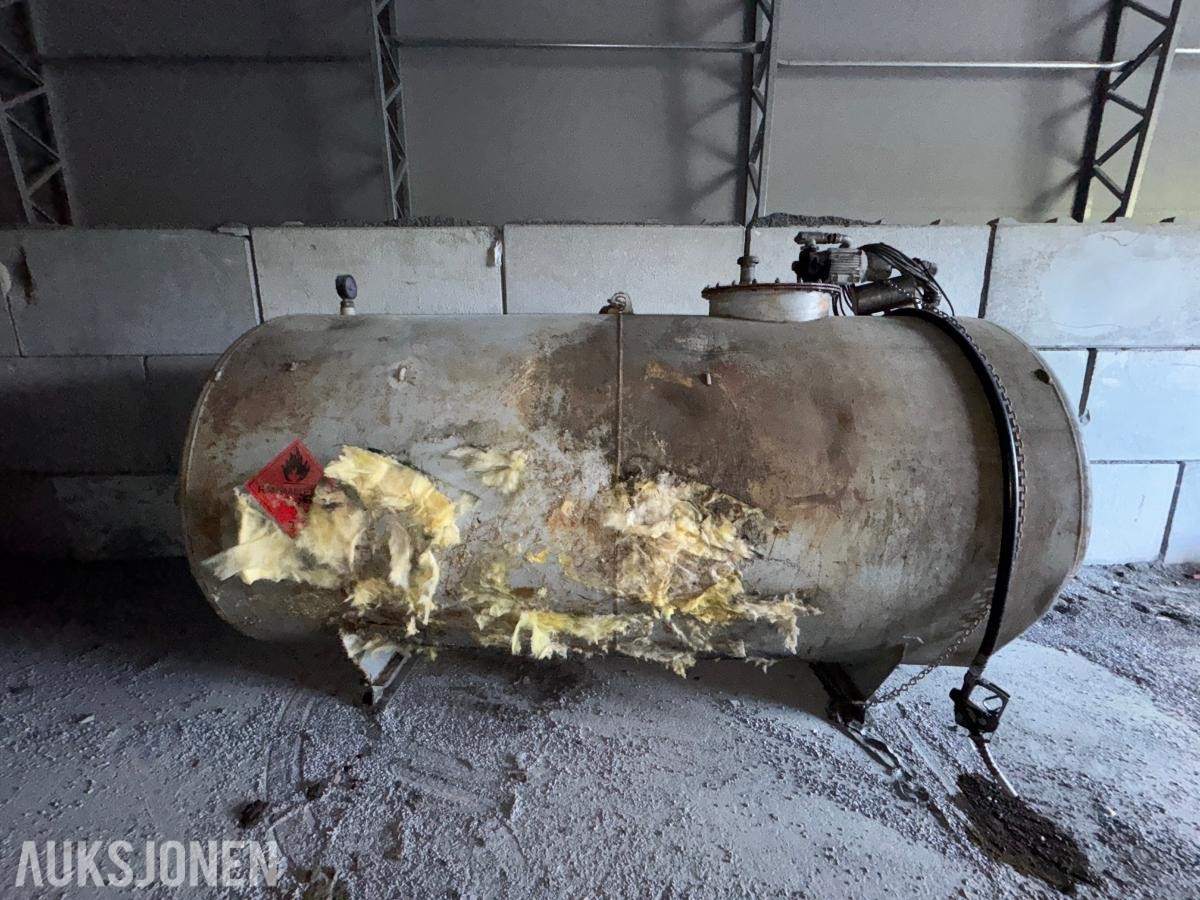 Dieseltank med pumpe og telleverk