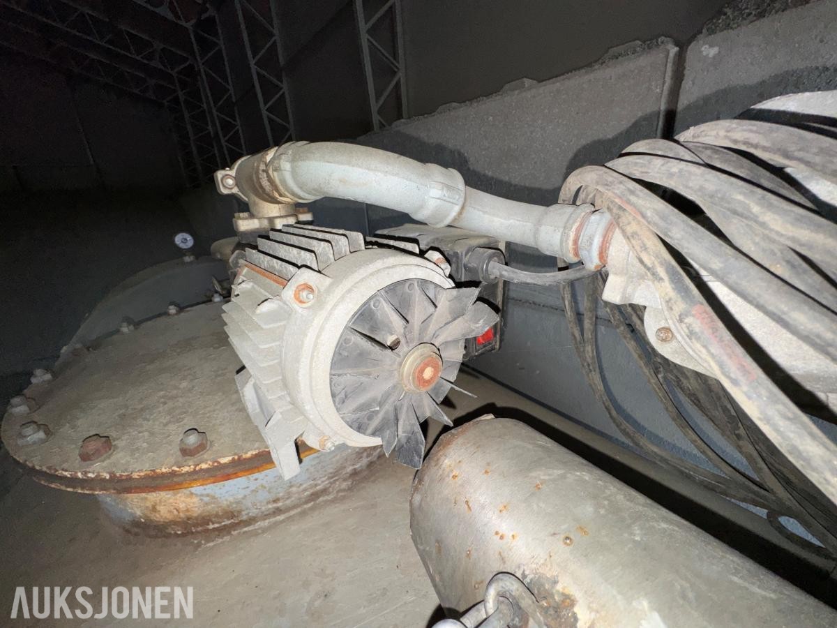 Dieseltank med pumpe og telleverk