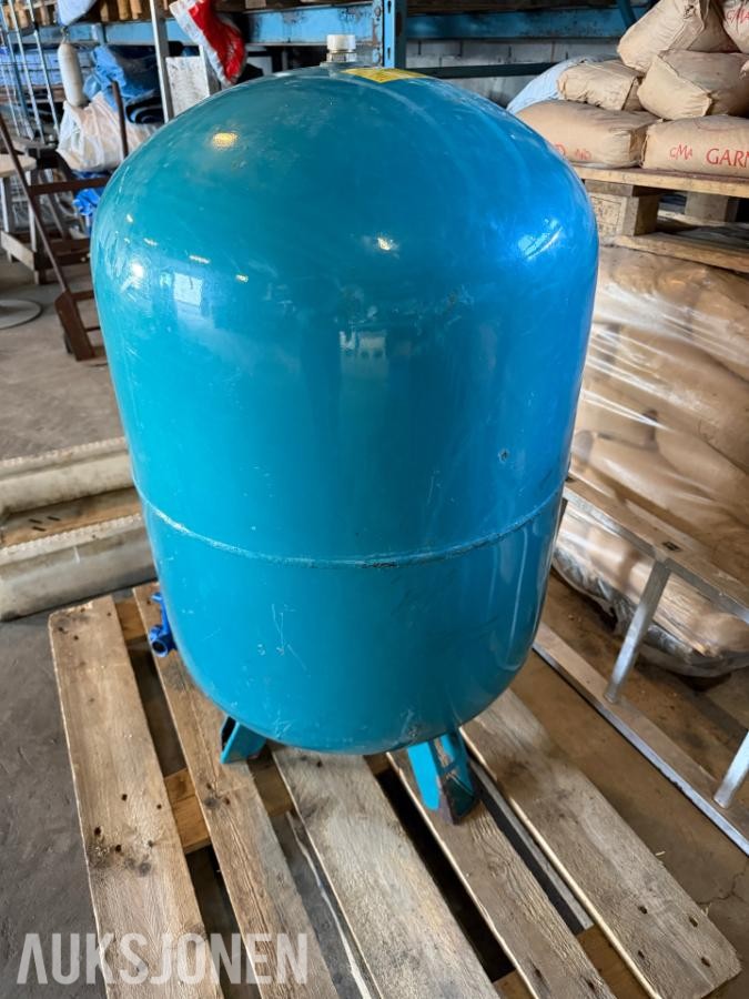 1998 Grundfos Membrantank