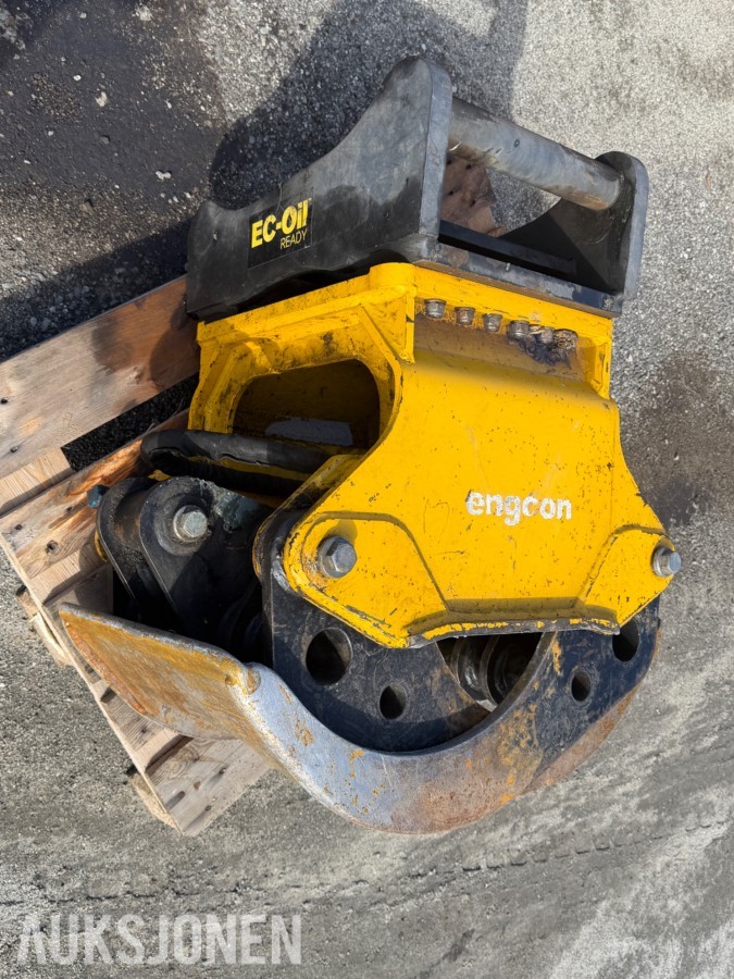 Engcon hydraulisk tømmerklype med S60-feste og EC-Oil Ready