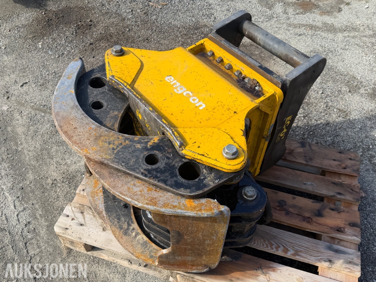 Engcon hydraulisk tømmerklype med S60-feste og EC-Oil Ready
