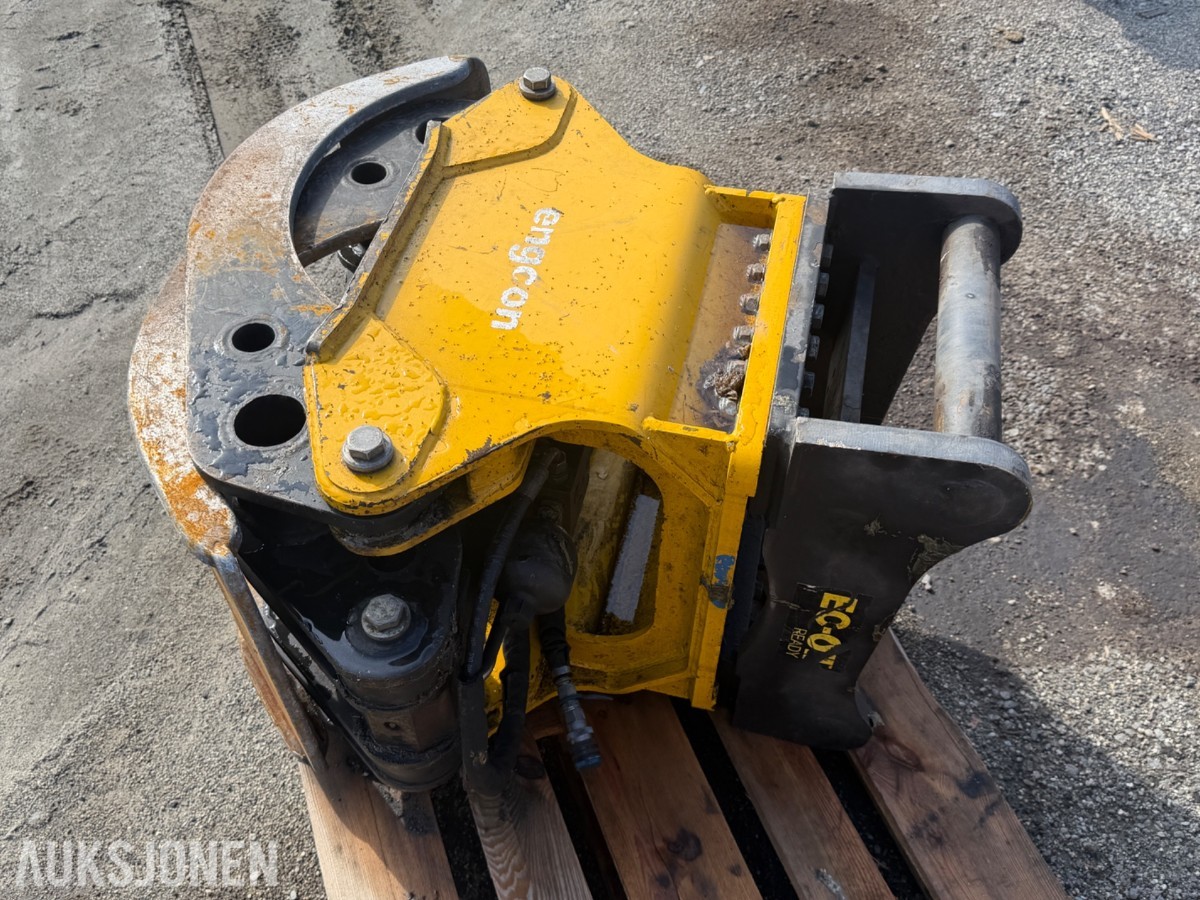Engcon hydraulisk tømmerklype med S60-feste og EC-Oil Ready