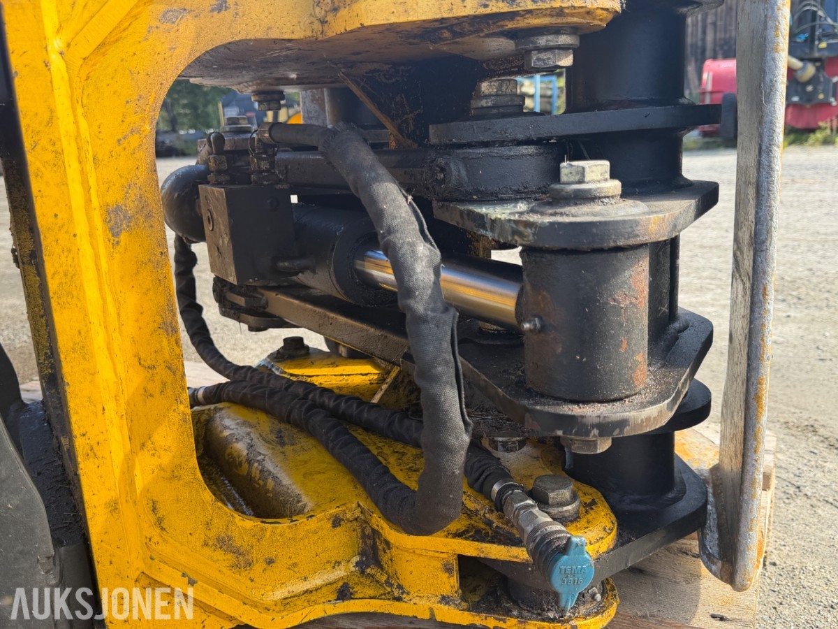 Engcon hydraulisk tømmerklype med S60-feste og EC-Oil Ready