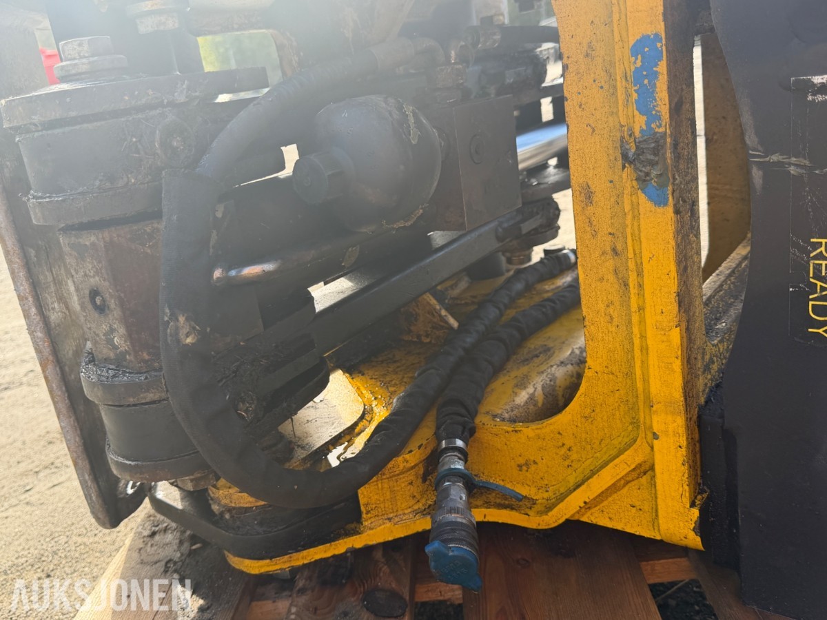 Engcon hydraulisk tømmerklype med S60-feste og EC-Oil Ready