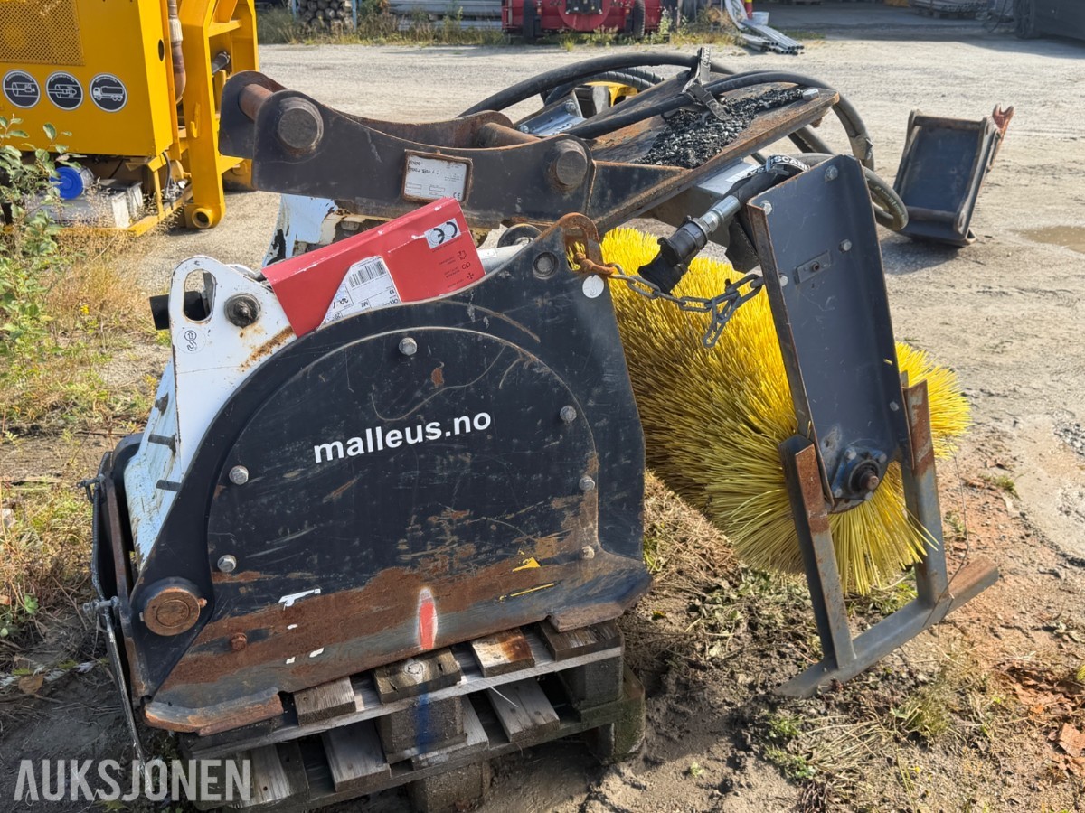 2013 Simex fres med hydraulisk feiekost - S60 feste