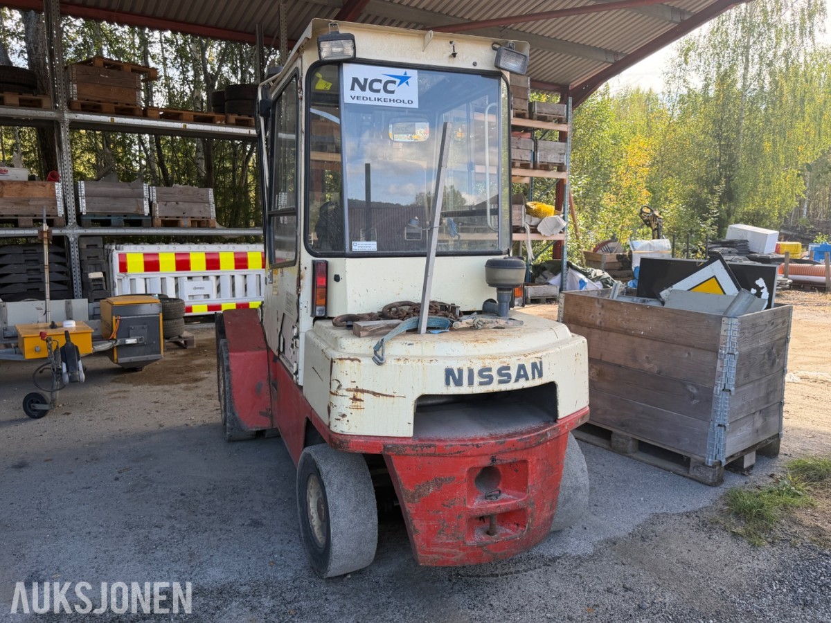 Nissan gaffeltruck - lange pallegafler - sertifisert til 2027