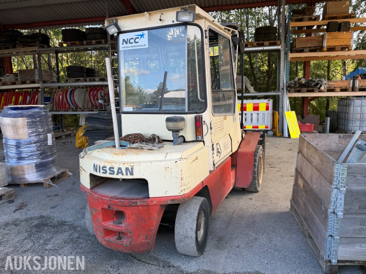 Nissan gaffeltruck - lange pallegafler - sertifisert til 2027