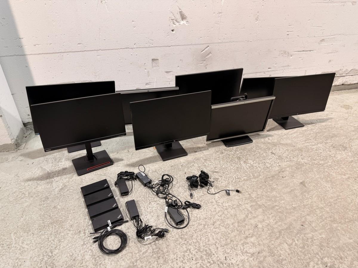 Parti med 8 PC-skjermer og 4 Lenovo USB-C-dokkingstasjoner