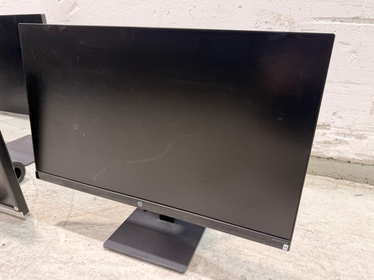 Parti med 8 PC-skjermer og 4 Lenovo USB-C-dokkingstasjoner