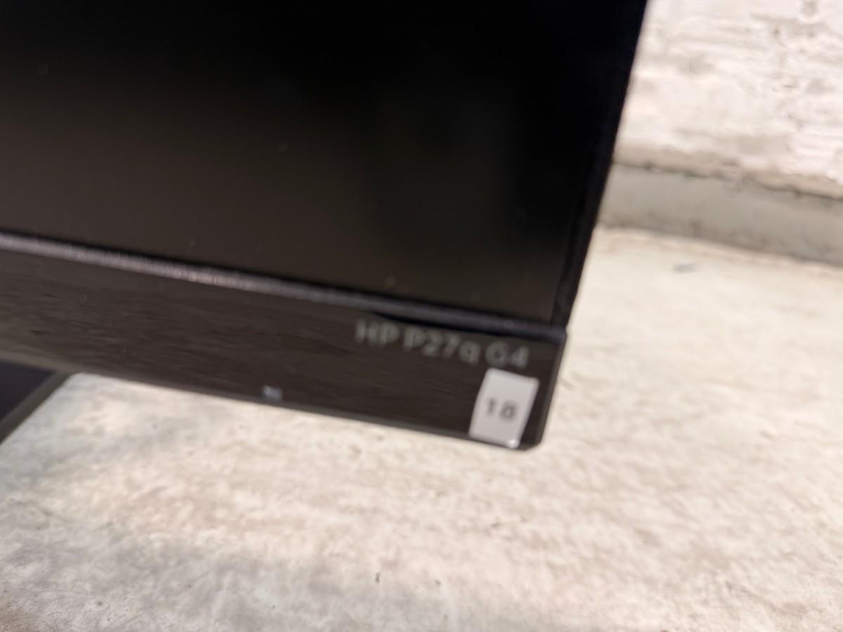 Parti med 8 PC-skjermer og 4 Lenovo USB-C-dokkingstasjoner