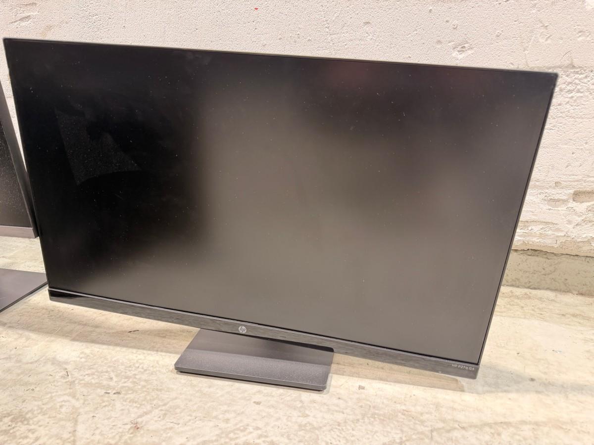 Parti med 8 PC-skjermer og 4 Lenovo USB-C-dokkingstasjoner