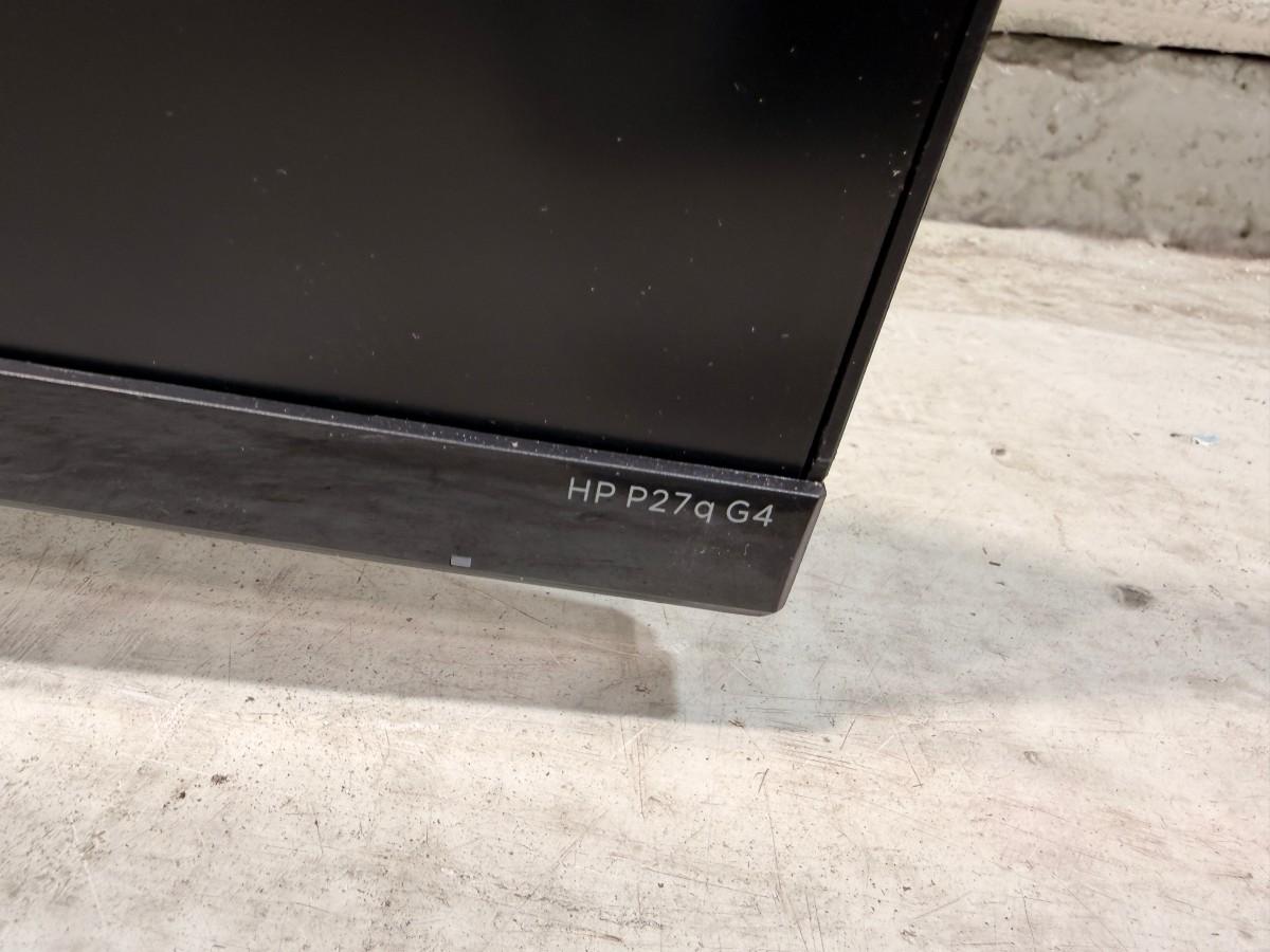 Parti med 8 PC-skjermer og 4 Lenovo USB-C-dokkingstasjoner