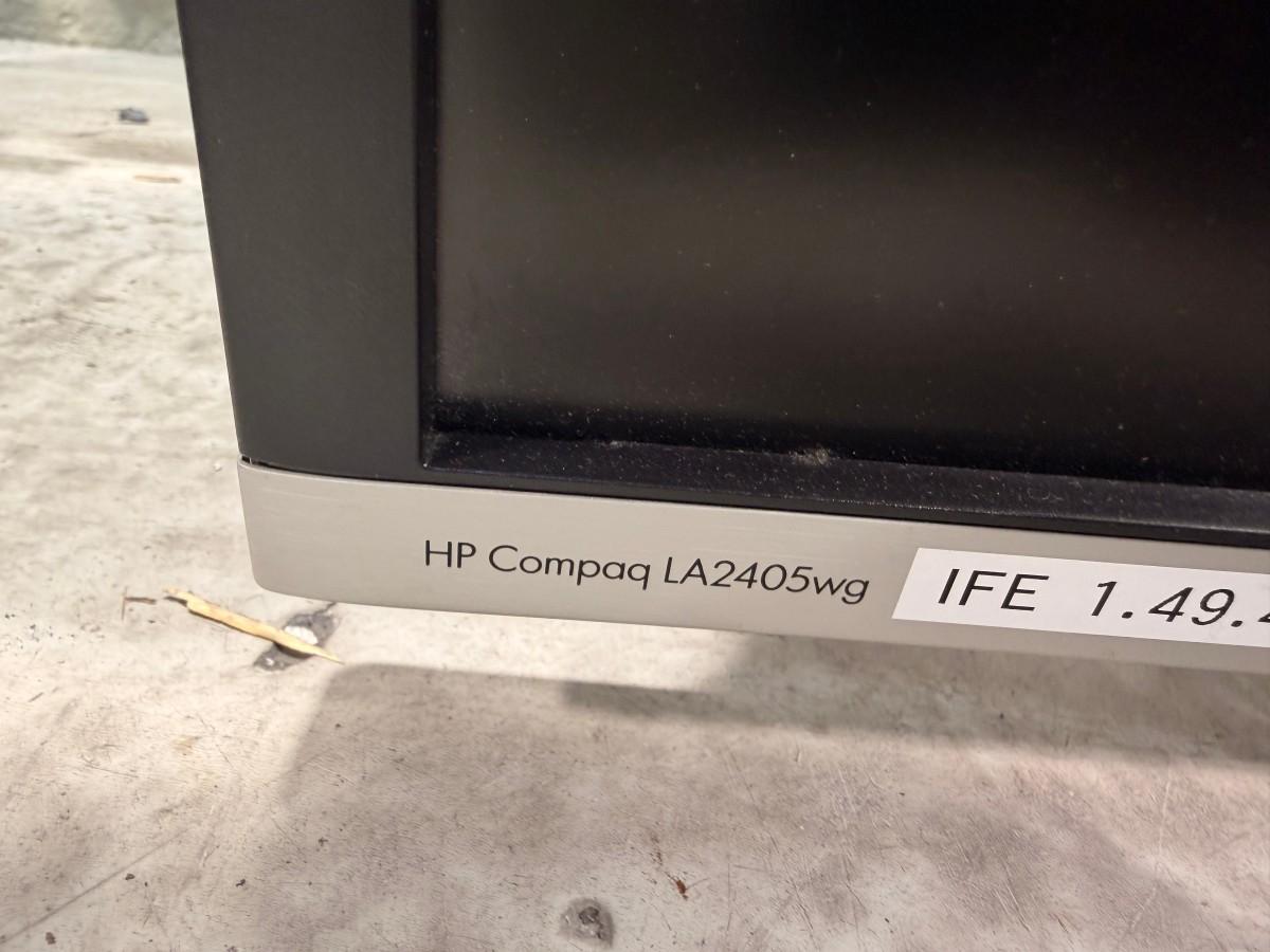 Parti med 8 PC-skjermer og 4 Lenovo USB-C-dokkingstasjoner