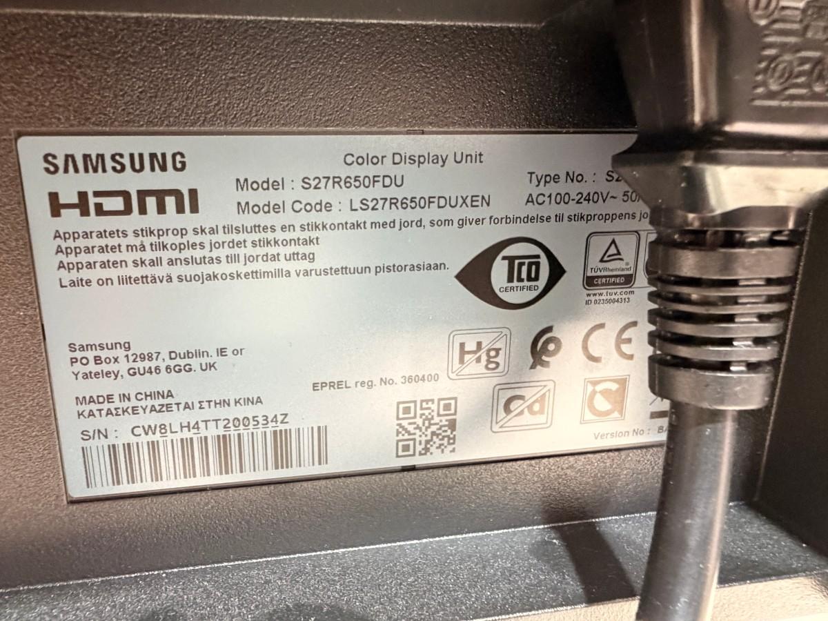 Parti med 8 PC-skjermer og 4 Lenovo USB-C-dokkingstasjoner