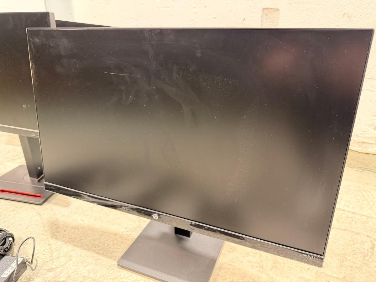 Parti med 8 PC-skjermer og 4 Lenovo USB-C-dokkingstasjoner