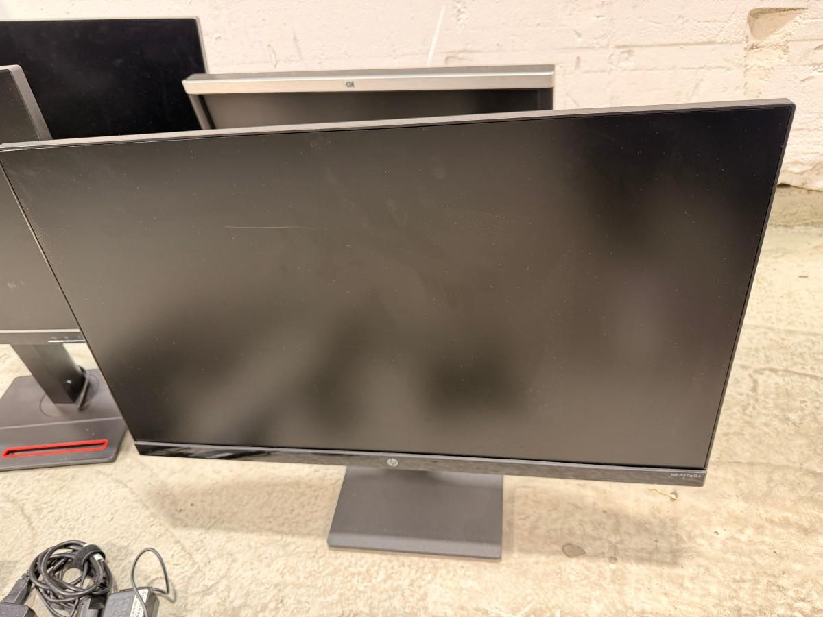 Parti med 8 PC-skjermer og 4 Lenovo USB-C-dokkingstasjoner