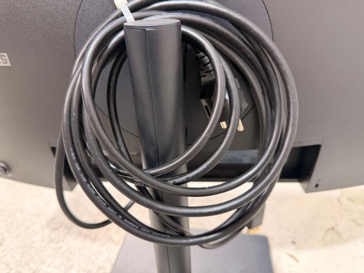 Parti med 8 PC-skjermer og 4 Lenovo USB-C-dokkingstasjoner