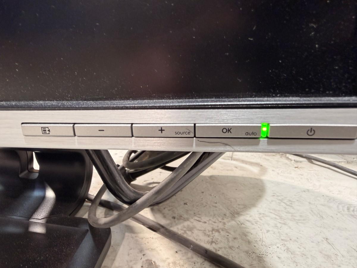 Parti med 8 PC-skjermer og 4 Lenovo USB-C-dokkingstasjoner