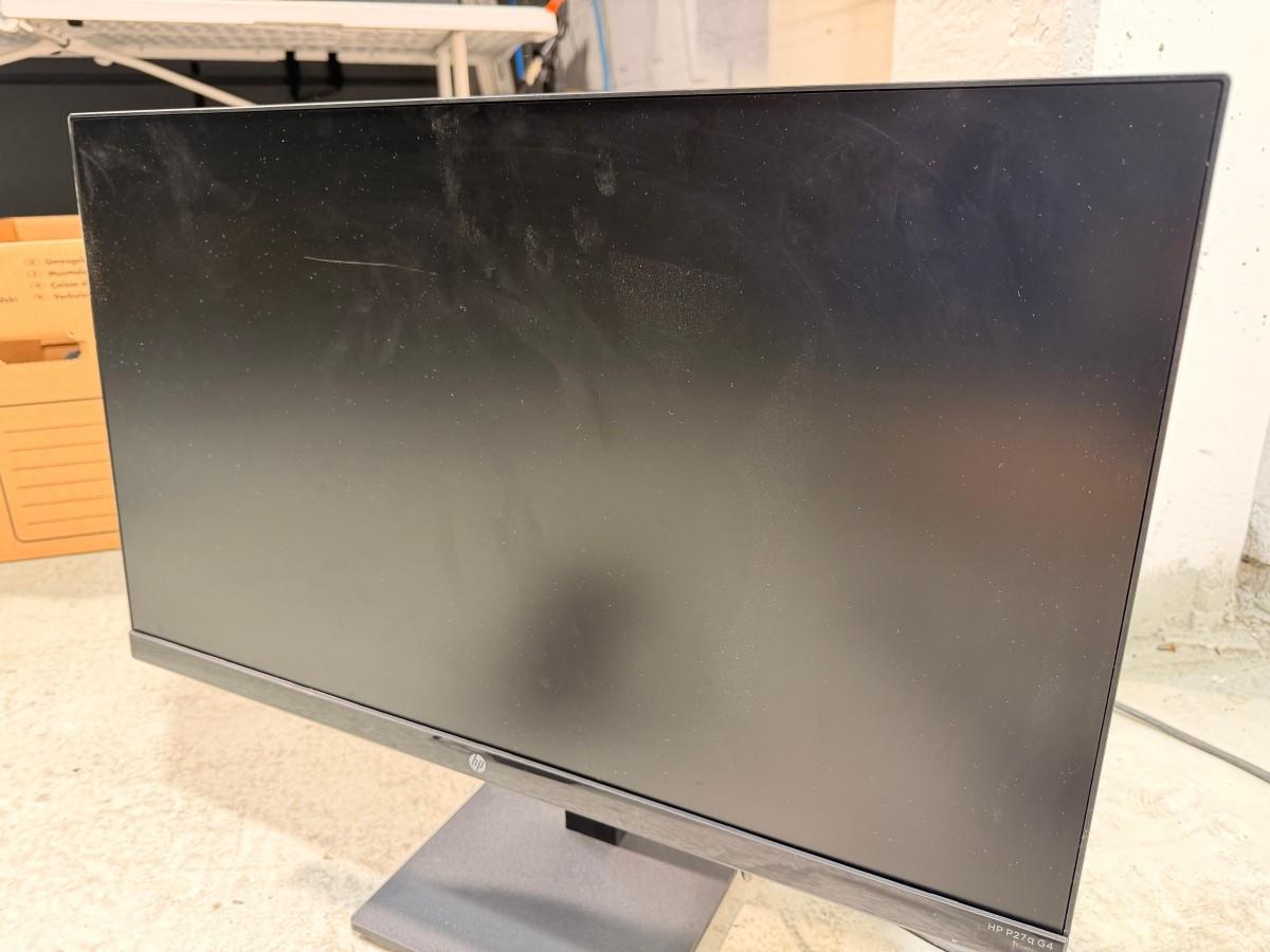 Parti med 8 PC-skjermer og 4 Lenovo USB-C-dokkingstasjoner