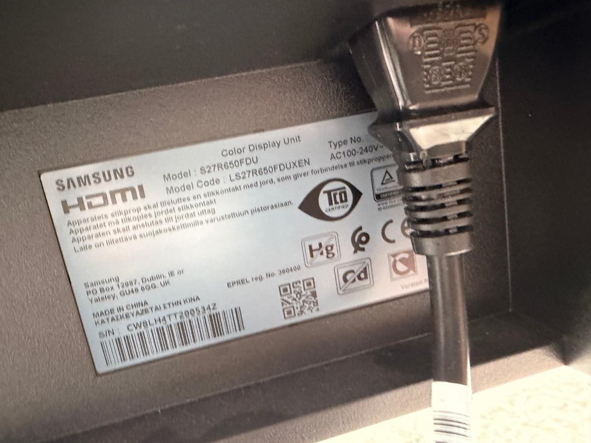 Parti med 8 PC-skjermer og 4 Lenovo USB-C-dokkingstasjoner
