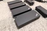 Parti med 8 PC-skjermer og 4 Lenovo USB-C-dokkingstasjoner
