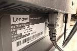 Parti med 8 PC-skjermer og 4 Lenovo USB-C-dokkingstasjoner