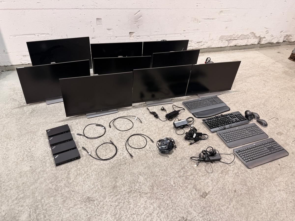 9 stk. skjermer med Lenovo USB-C dokkingstasjoner og tilbehør