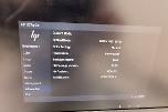 9 stk. skjermer med Lenovo USB-C dokkingstasjoner og tilbehør