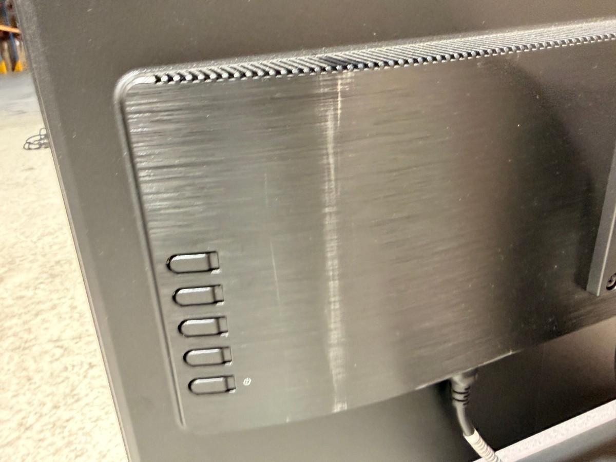 8 HP PC-skjermer med Lenovo dokkingstasjoner og tilbehør
