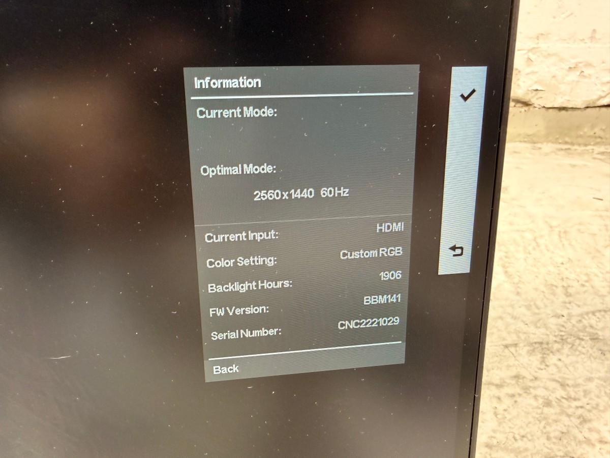 8 HP PC-skjermer med Lenovo dokkingstasjoner og tilbehør
