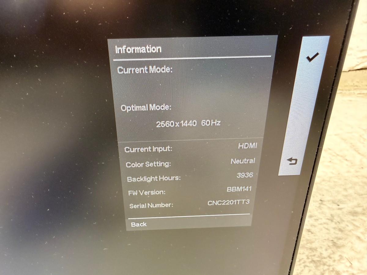 8 HP PC-skjermer med Lenovo dokkingstasjoner og tilbehør