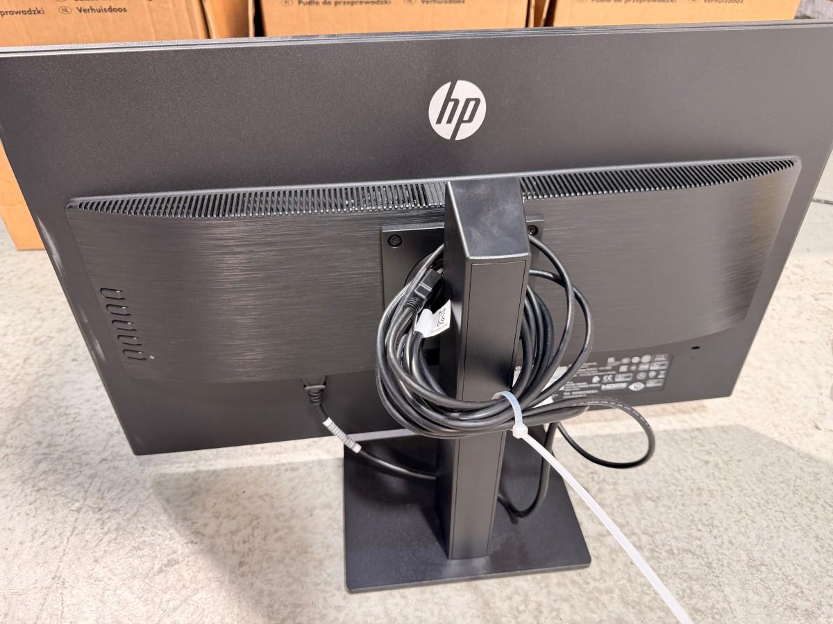 8 HP PC-skjermer med Lenovo dokkingstasjoner og tilbehør