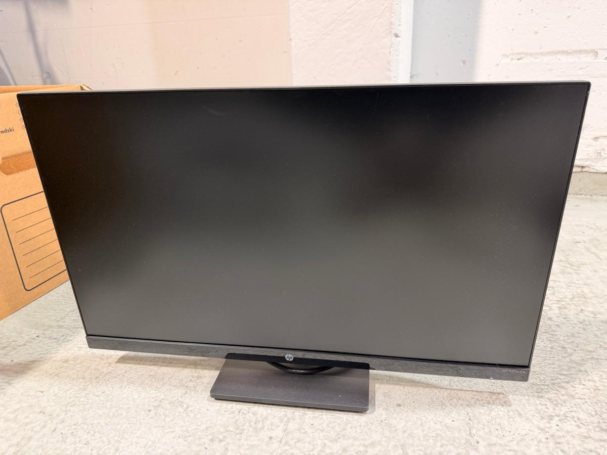 8 HP PC-skjermer med Lenovo dokkingstasjoner og tilbehør