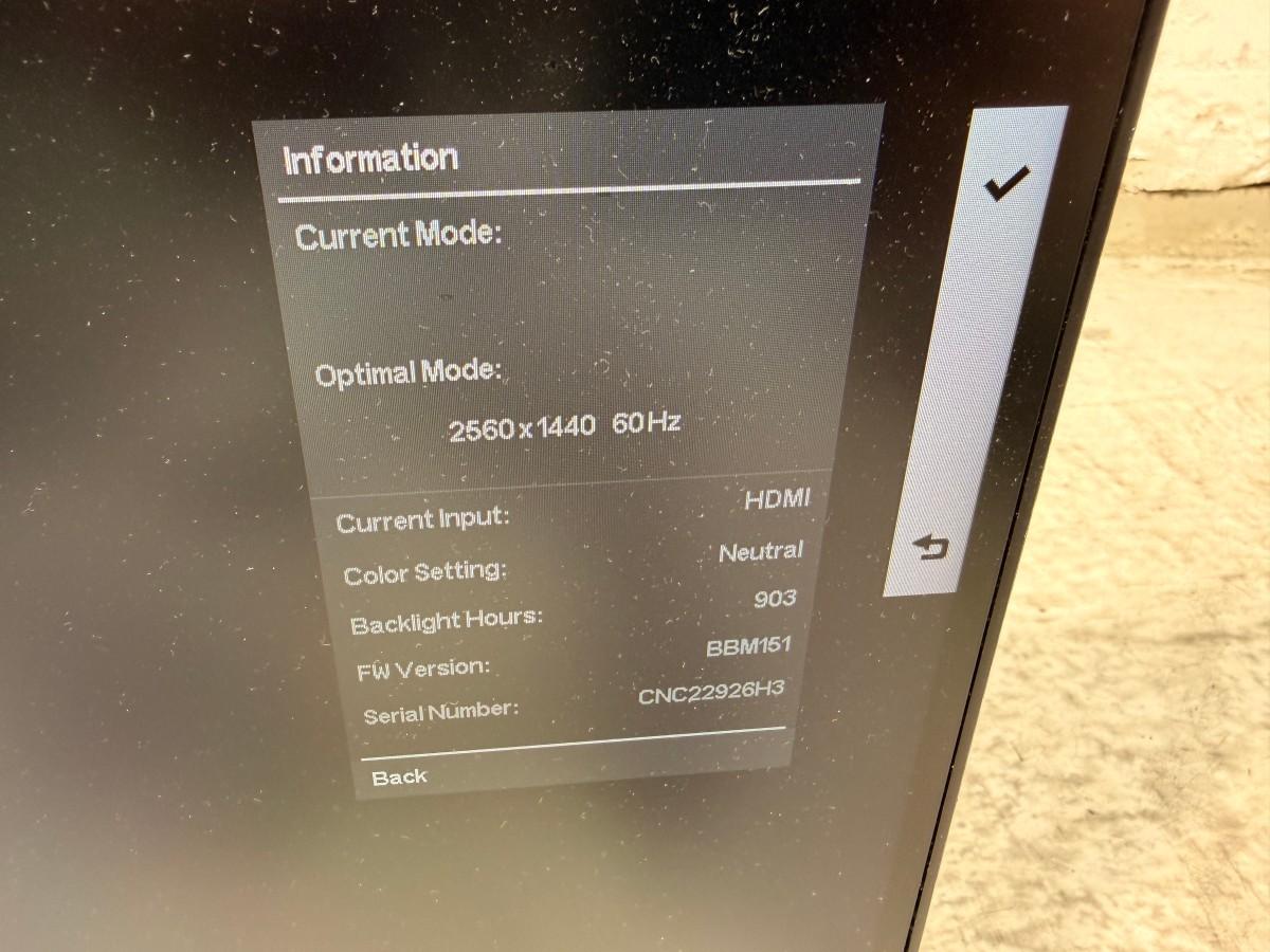 8 HP PC-skjermer med Lenovo dokkingstasjoner og tilbehør