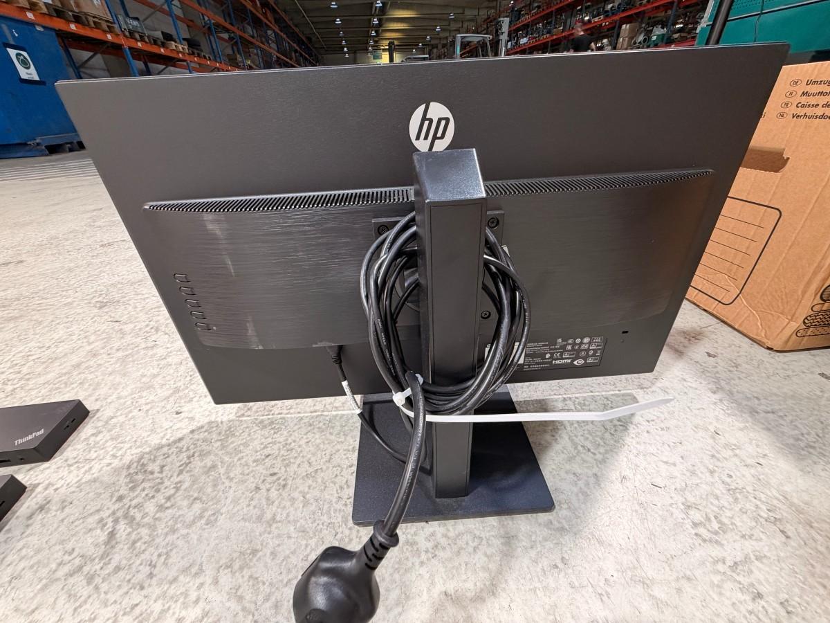 8 HP PC-skjermer med Lenovo dokkingstasjoner og tilbehør