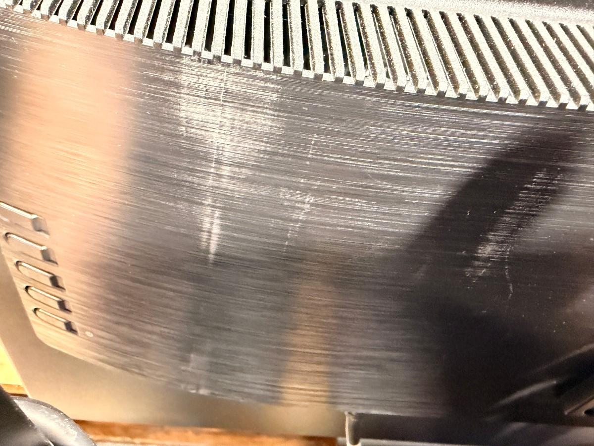 8 HP PC-skjermer med Lenovo dokkingstasjoner og tilbehør
