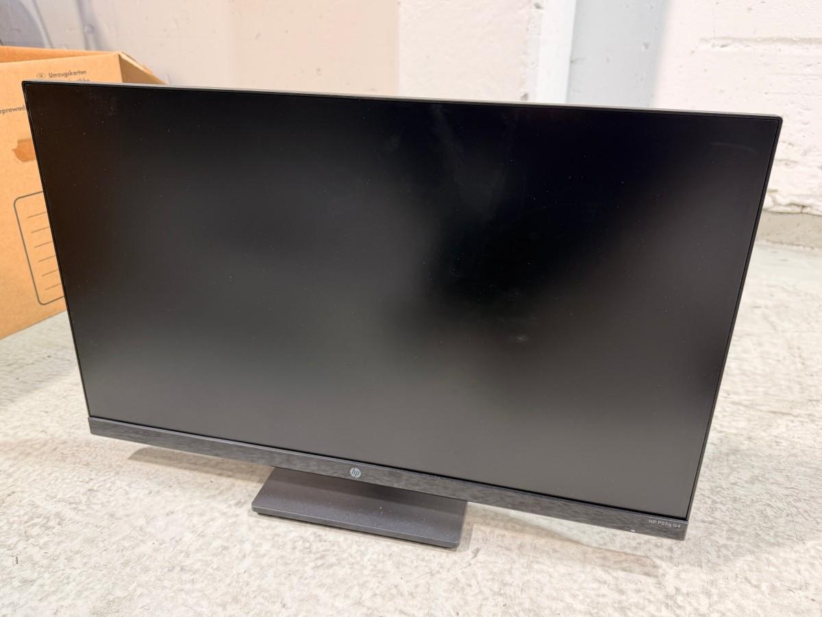 8 HP PC-skjermer med Lenovo dokkingstasjoner og tilbehør
