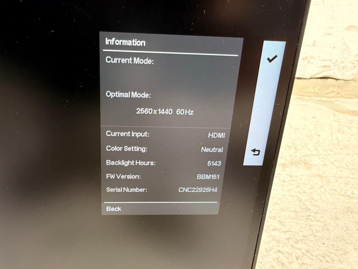8 HP PC-skjermer med Lenovo dokkingstasjoner og tilbehør