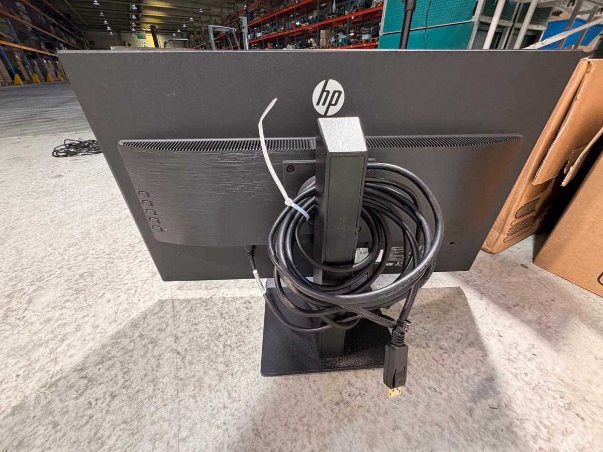8 HP PC-skjermer med Lenovo dokkingstasjoner og tilbehør